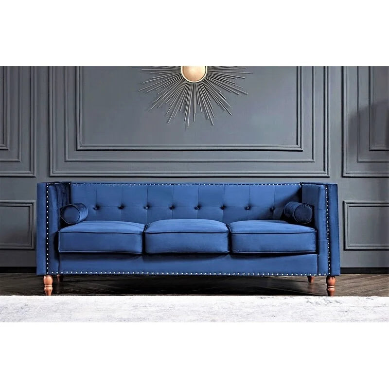 Divano Chesterfield da 83" in velluto stropicciato con bordino a borchie e schienale trapuntato con bottoni