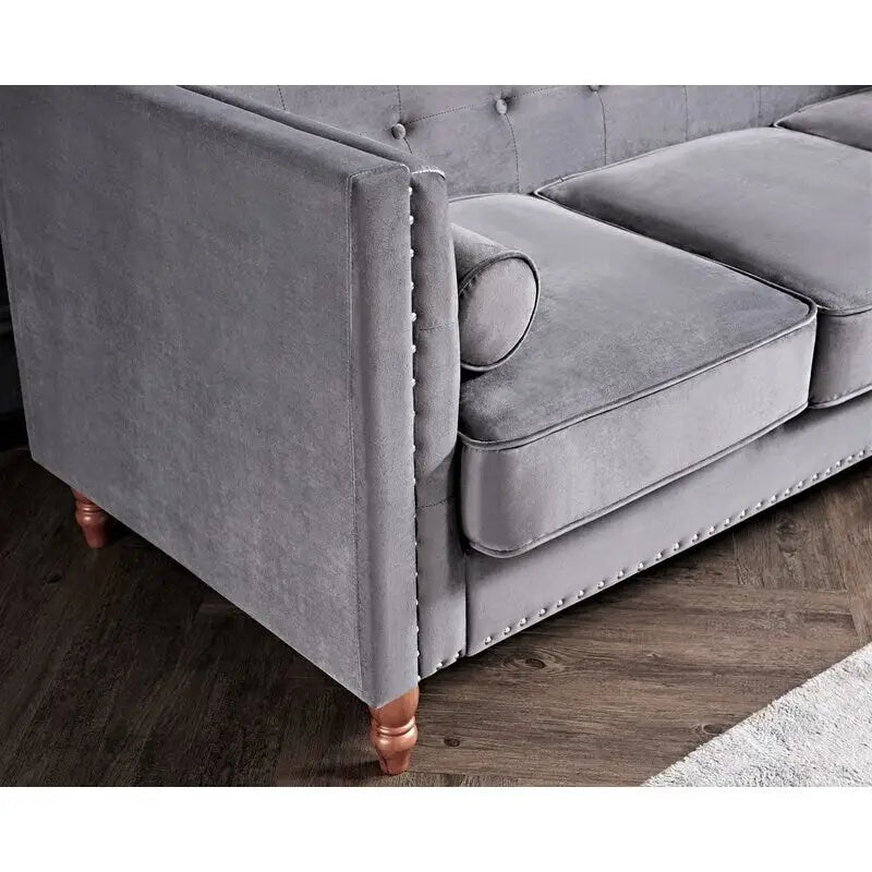 Divano Chesterfield da 83" in velluto stropicciato con bordino a borchie e schienale trapuntato con bottoni
