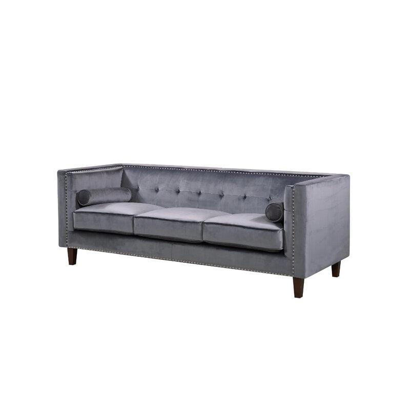 Divano Chesterfield da 83" in velluto stropicciato con bordino a borchie e schienale trapuntato con bottoni
