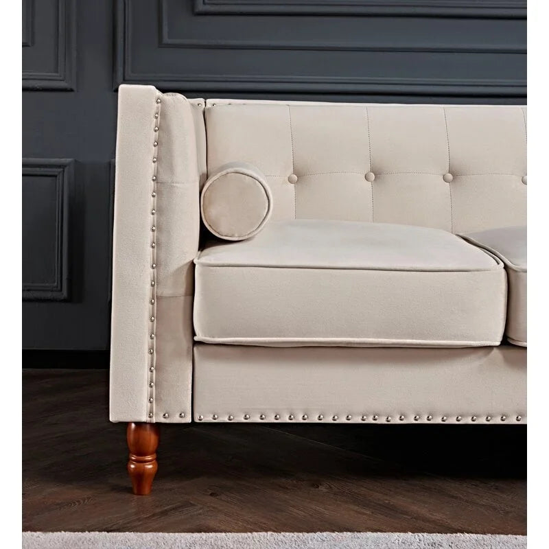 Divano Chesterfield da 83" in velluto stropicciato con bordino a borchie e schienale trapuntato con bottoni