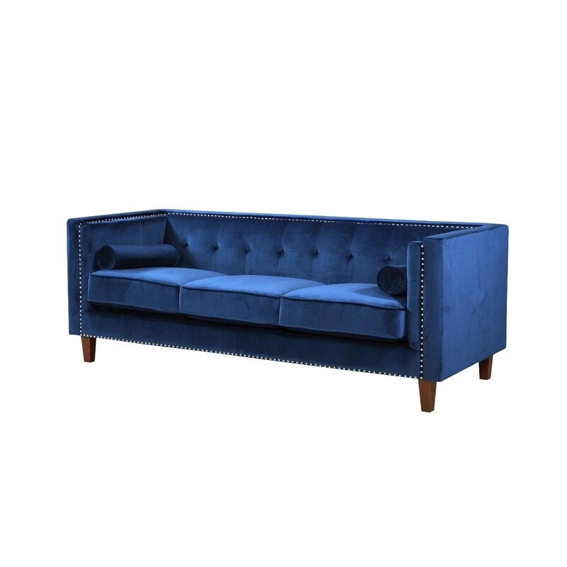 Divano Chesterfield da 83" in velluto stropicciato con bordino a borchie e schienale trapuntato con bottoni