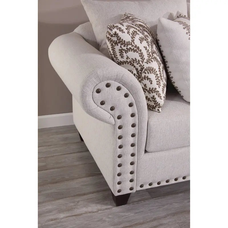 Divanetto classico in lino con bordino a borchie e cuscini reversibili
